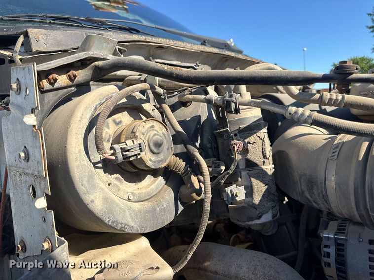 image for item DV4018 2000 Ford F750 Super Duty XL digger derrick truck