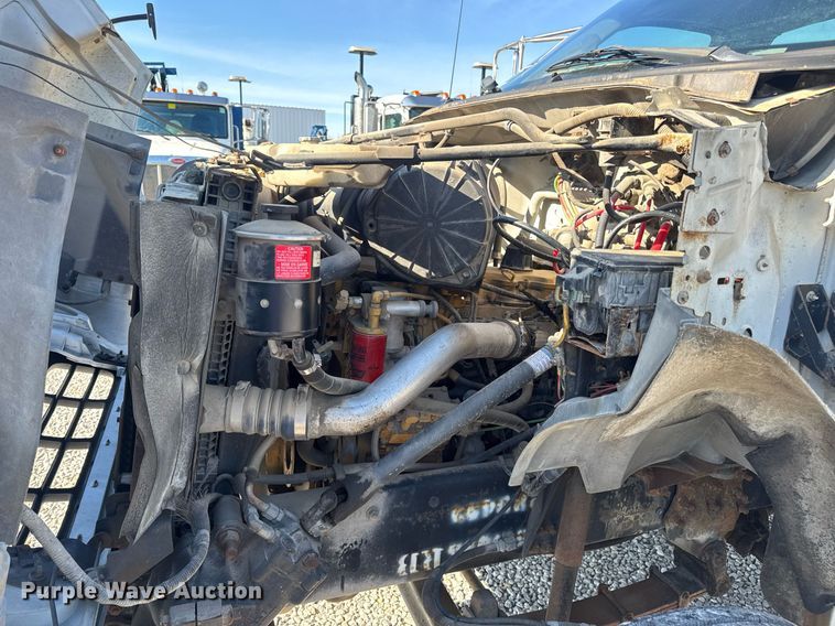 image for item DV4018 2000 Ford F750 Super Duty XL digger derrick truck