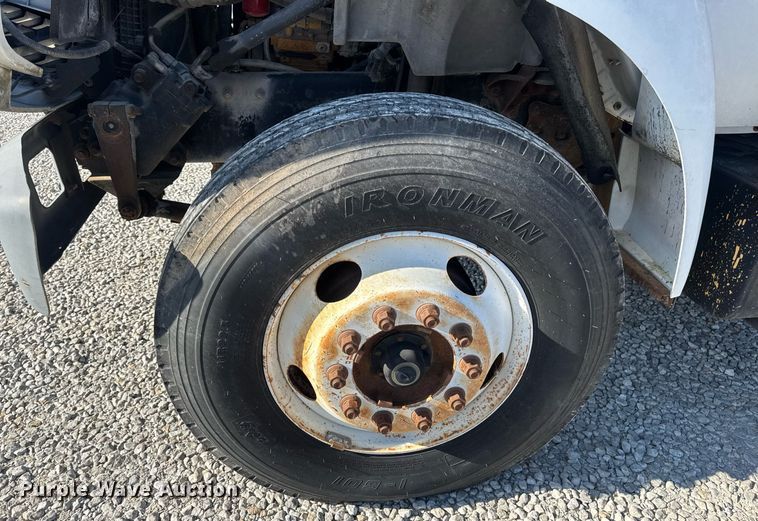 image for item DV4018 2000 Ford F750 Super Duty XL digger derrick truck