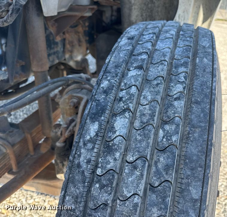 image for item DV4018 2000 Ford F750 Super Duty XL digger derrick truck