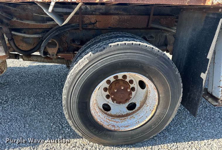 image for item DV4018 2000 Ford F750 Super Duty XL digger derrick truck