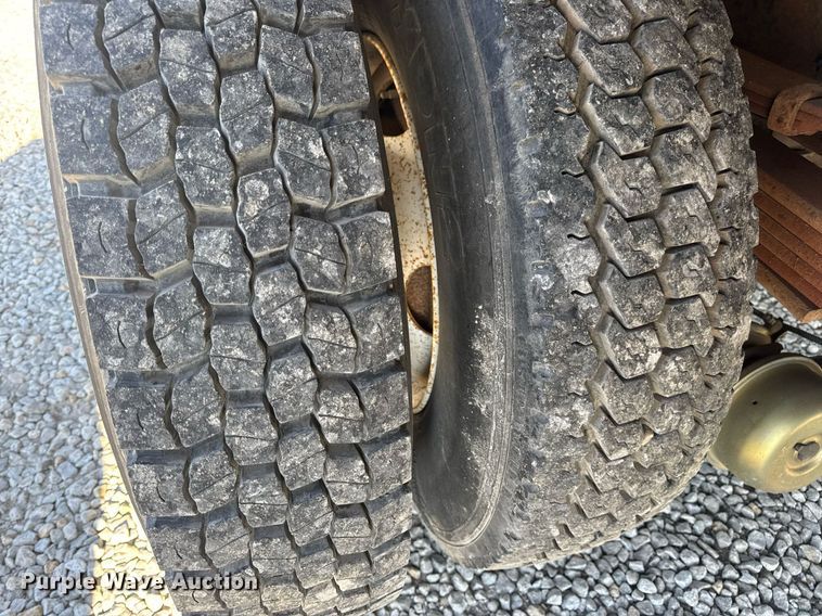 image for item DV4018 2000 Ford F750 Super Duty XL digger derrick truck