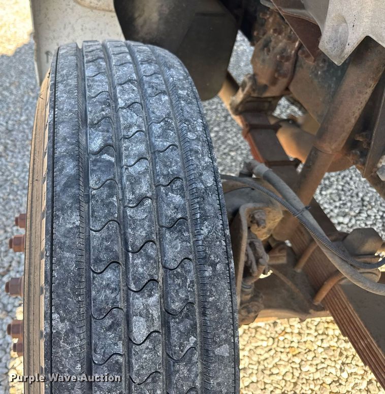 image for item DV4018 2000 Ford F750 Super Duty XL digger derrick truck