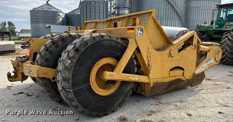 image for item DV4024 2007 John Deere 2112E scraper