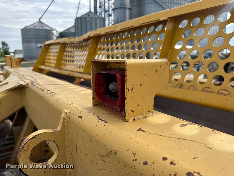 image for item DV4024 2007 John Deere 2112E scraper