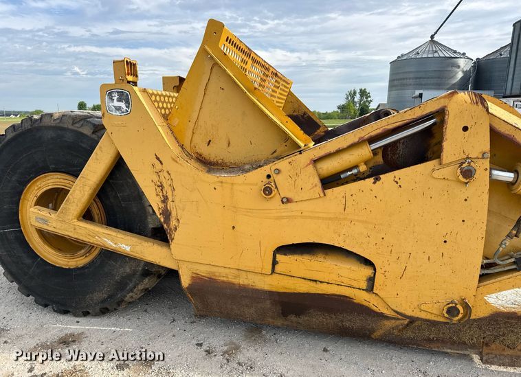 image for item DV4024 2007 John Deere 2112E scraper