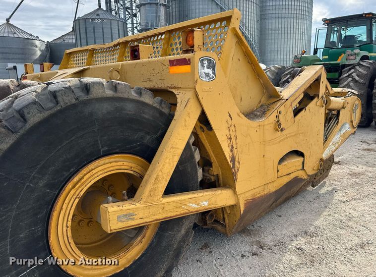 image for item DV4024 2007 John Deere 2112E scraper