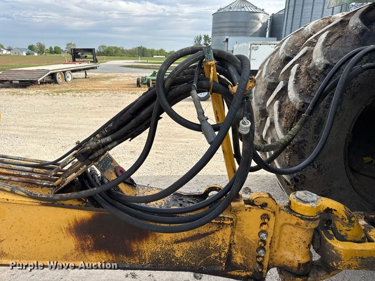 image for item DV4024 2007 John Deere 2112E scraper