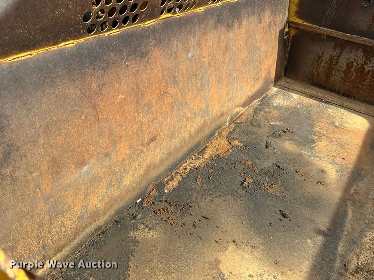 image for item DV4024 2007 John Deere 2112E scraper