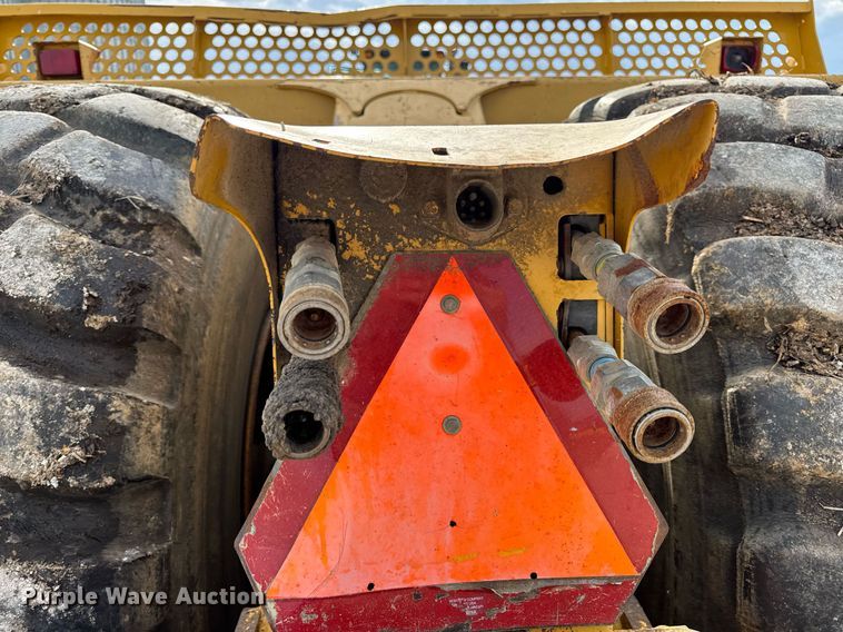 image for item DV4024 2007 John Deere 2112E scraper