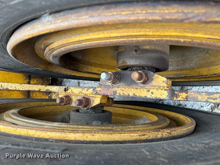 image for item DV4024 2007 John Deere 2112E scraper