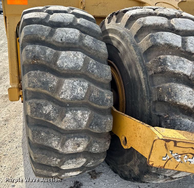 image for item DV4024 2007 John Deere 2112E scraper