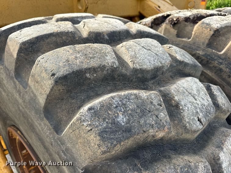 image for item DV4024 2007 John Deere 2112E scraper