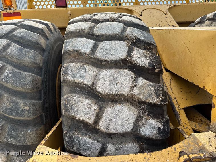 image for item DV4024 2007 John Deere 2112E scraper