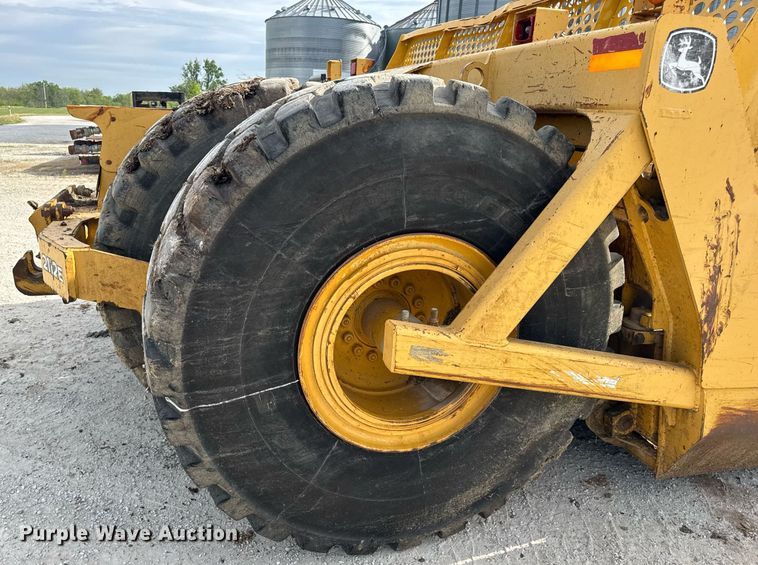 image for item DV4024 2007 John Deere 2112E scraper