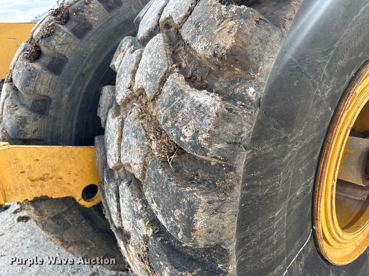 image for item DV4024 2007 John Deere 2112E scraper