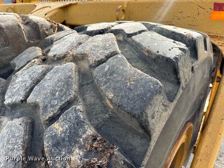 image for item DV4024 2007 John Deere 2112E scraper