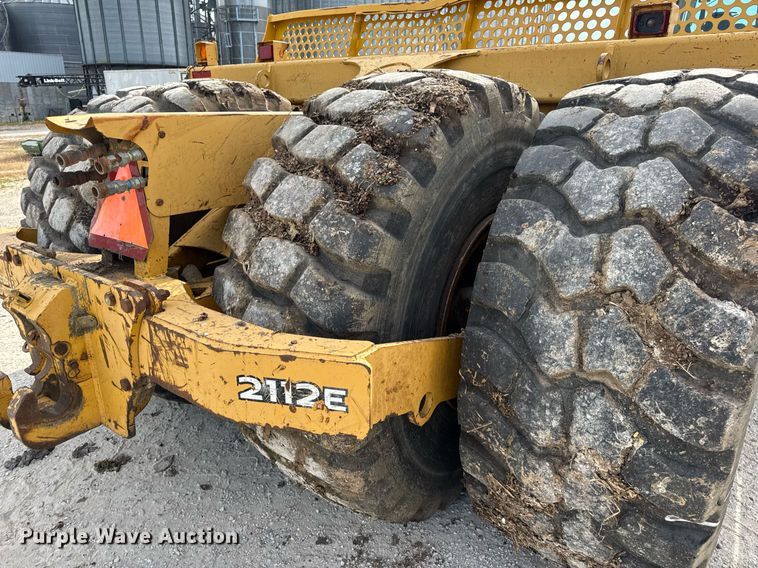 image for item DV4024 2007 John Deere 2112E scraper