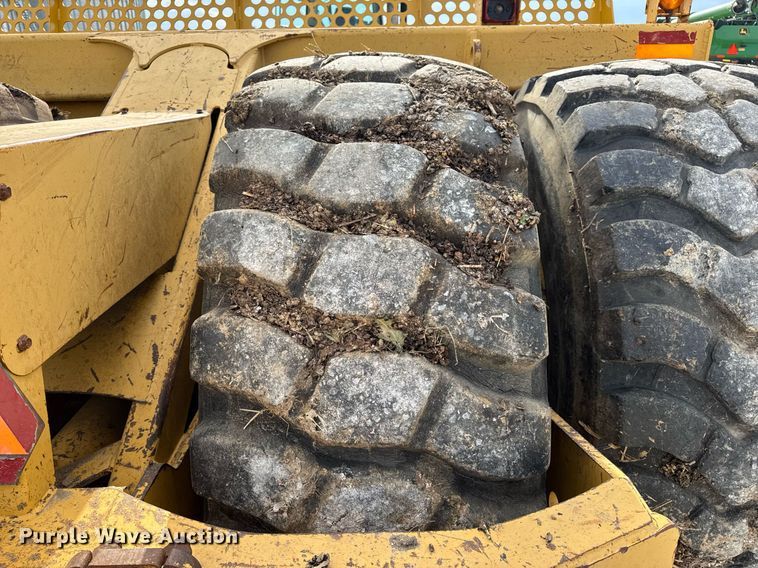 image for item DV4024 2007 John Deere 2112E scraper