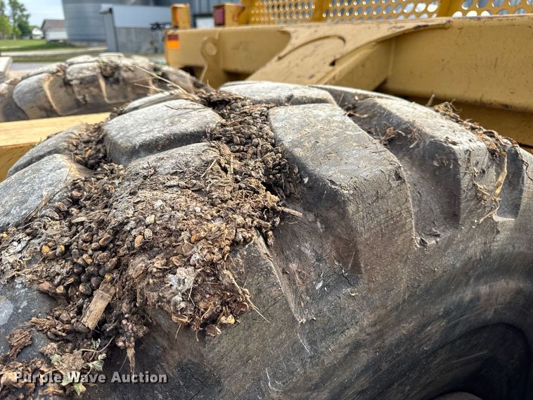 image for item DV4024 2007 John Deere 2112E scraper