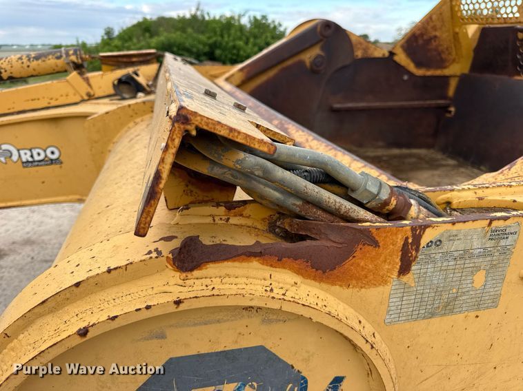 image for item DV4025 2008 John Deere 2112E scraper