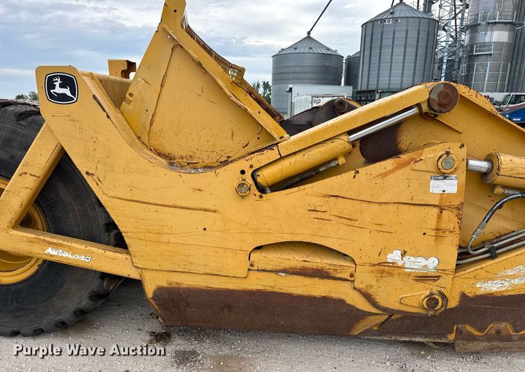 image for item DV4025 2008 John Deere 2112E scraper