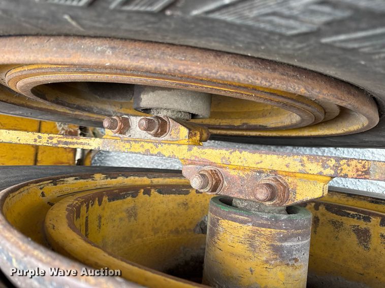 image for item DV4025 2008 John Deere 2112E scraper