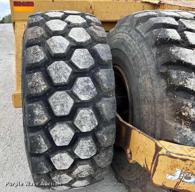 image for item DV4025 2008 John Deere 2112E scraper