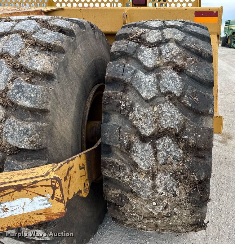 image for item DV4025 2008 John Deere 2112E scraper