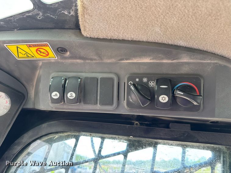 image for item DV4026 2013 Caterpillar 262C Series 2 skid steer loader