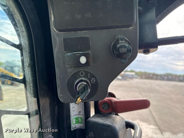 image for item DV4026 2013 Caterpillar 262C Series 2 skid steer loader