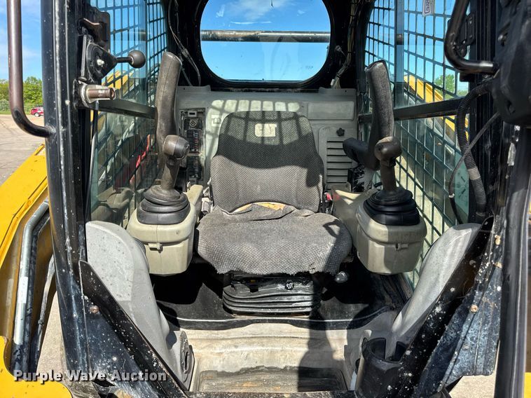 image for item DV4027 2011 Caterpillar 262C skid steer loader