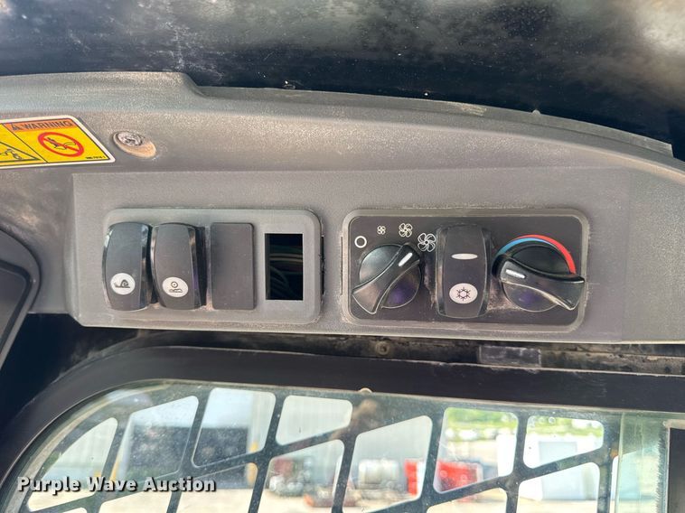 image for item DV4027 2011 Caterpillar 262C skid steer loader