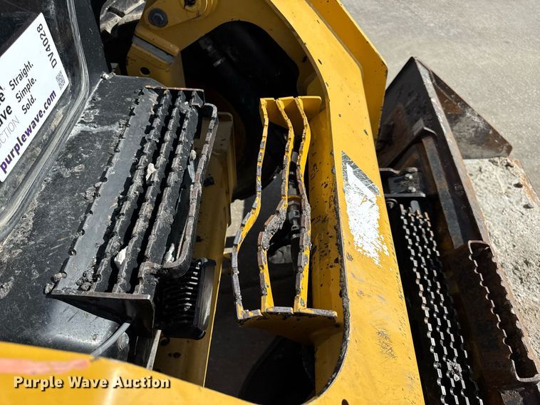 image for item DV4028 2018 Caterpillar 262D skid steer loader