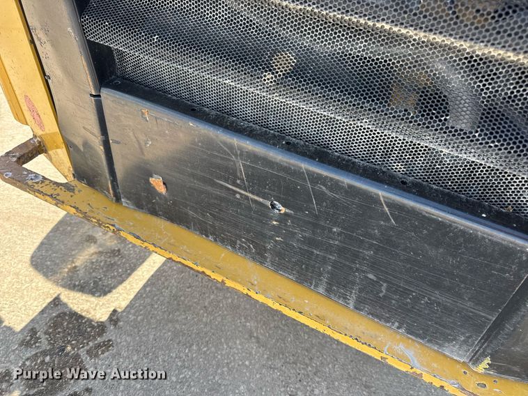 image for item DV4028 2018 Caterpillar 262D skid steer loader