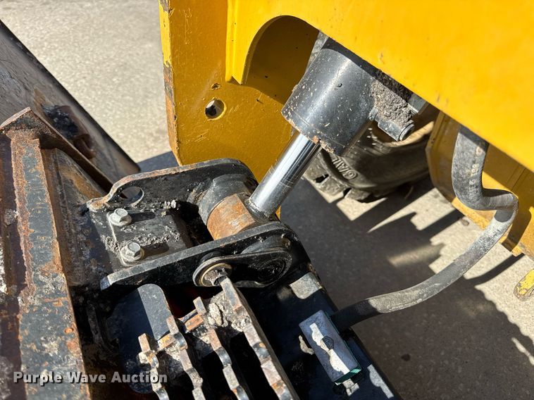 image for item DV4028 2018 Caterpillar 262D skid steer loader