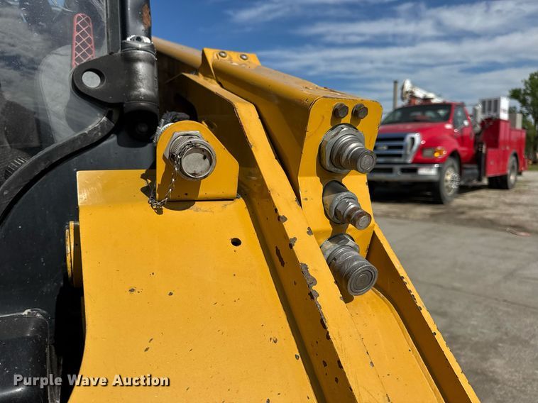 image for item DV4028 2018 Caterpillar 262D skid steer loader