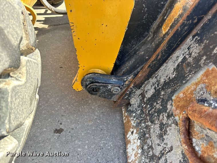 image for item DV4028 2018 Caterpillar 262D skid steer loader