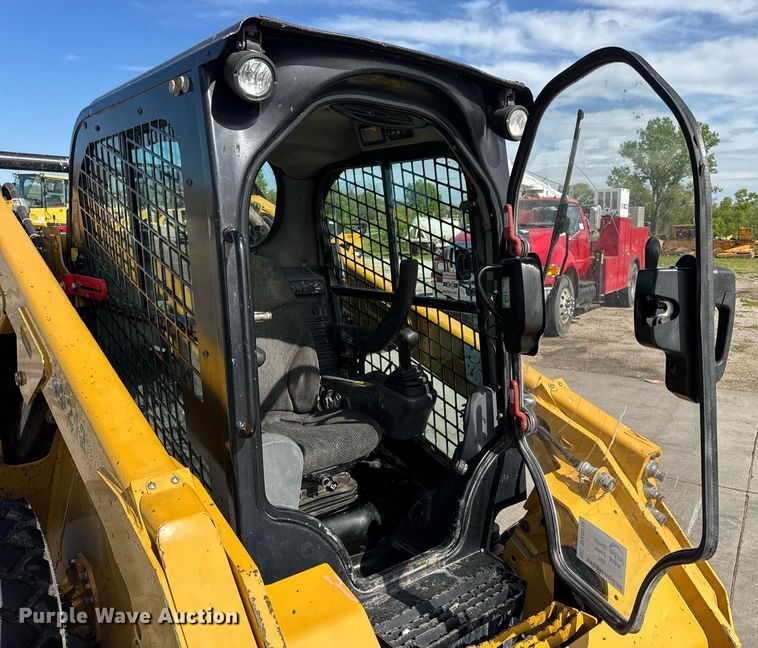 image for item DV4028 2018 Caterpillar 262D skid steer loader