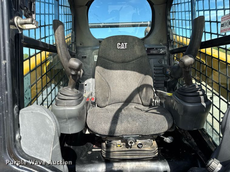 image for item DV4028 2018 Caterpillar 262D skid steer loader