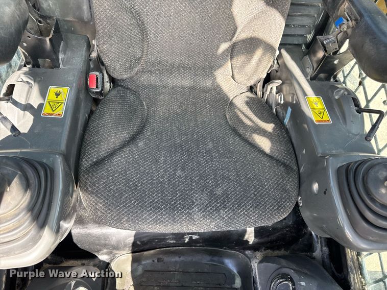 image for item DV4028 2018 Caterpillar 262D skid steer loader