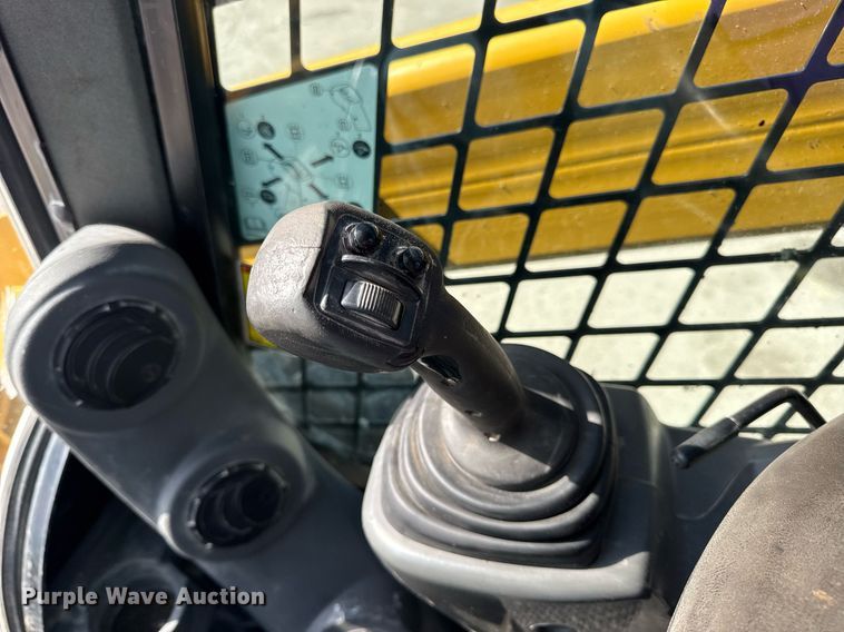 image for item DV4028 2018 Caterpillar 262D skid steer loader