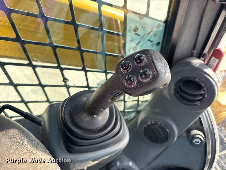 image for item DV4028 2018 Caterpillar 262D skid steer loader