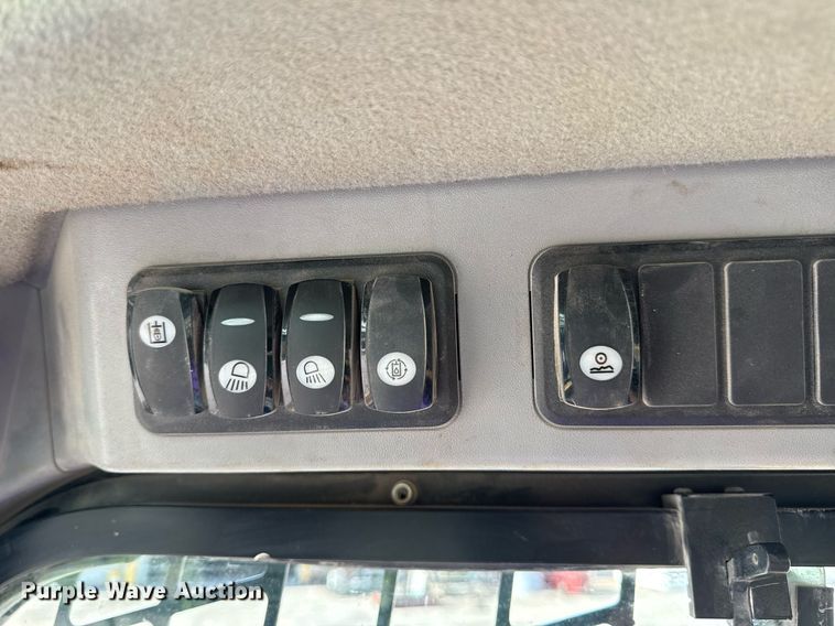 image for item DV4028 2018 Caterpillar 262D skid steer loader