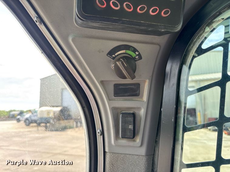 image for item DV4028 2018 Caterpillar 262D skid steer loader