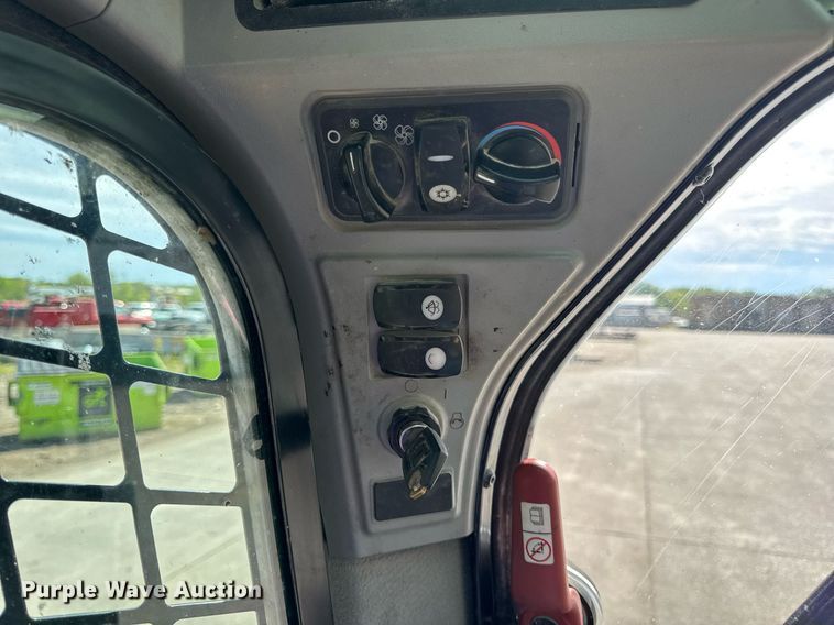 image for item DV4028 2018 Caterpillar 262D skid steer loader