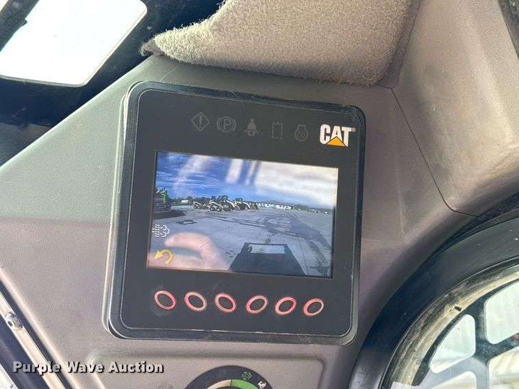 image for item DV4028 2018 Caterpillar 262D skid steer loader