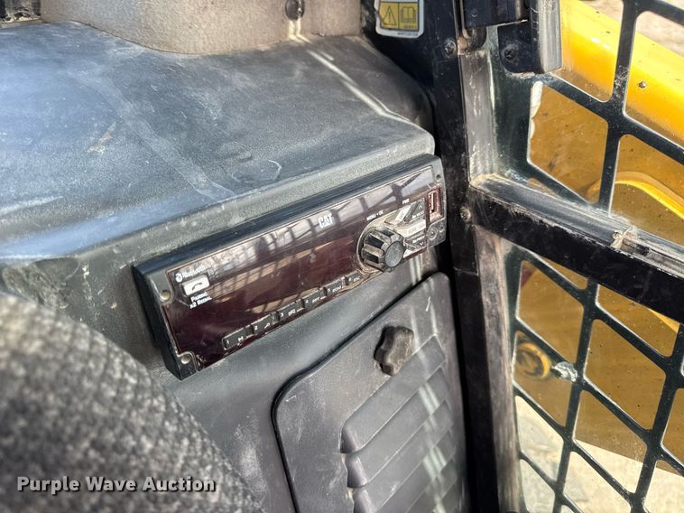 image for item DV4028 2018 Caterpillar 262D skid steer loader