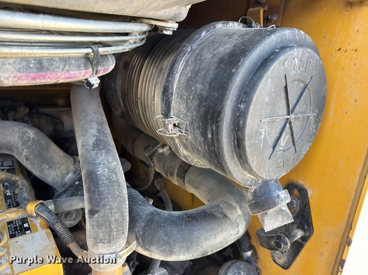 image for item DV4028 2018 Caterpillar 262D skid steer loader