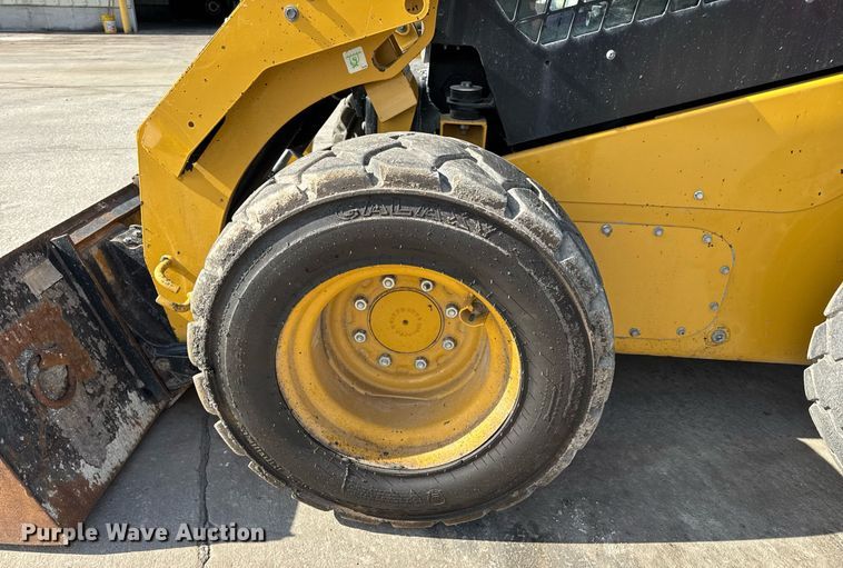 image for item DV4028 2018 Caterpillar 262D skid steer loader